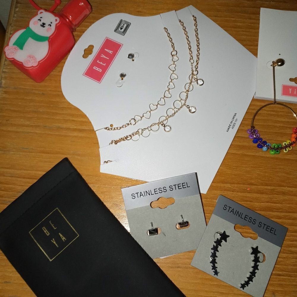 Used Randomized Jewelry bundle - Picture 3 of 4